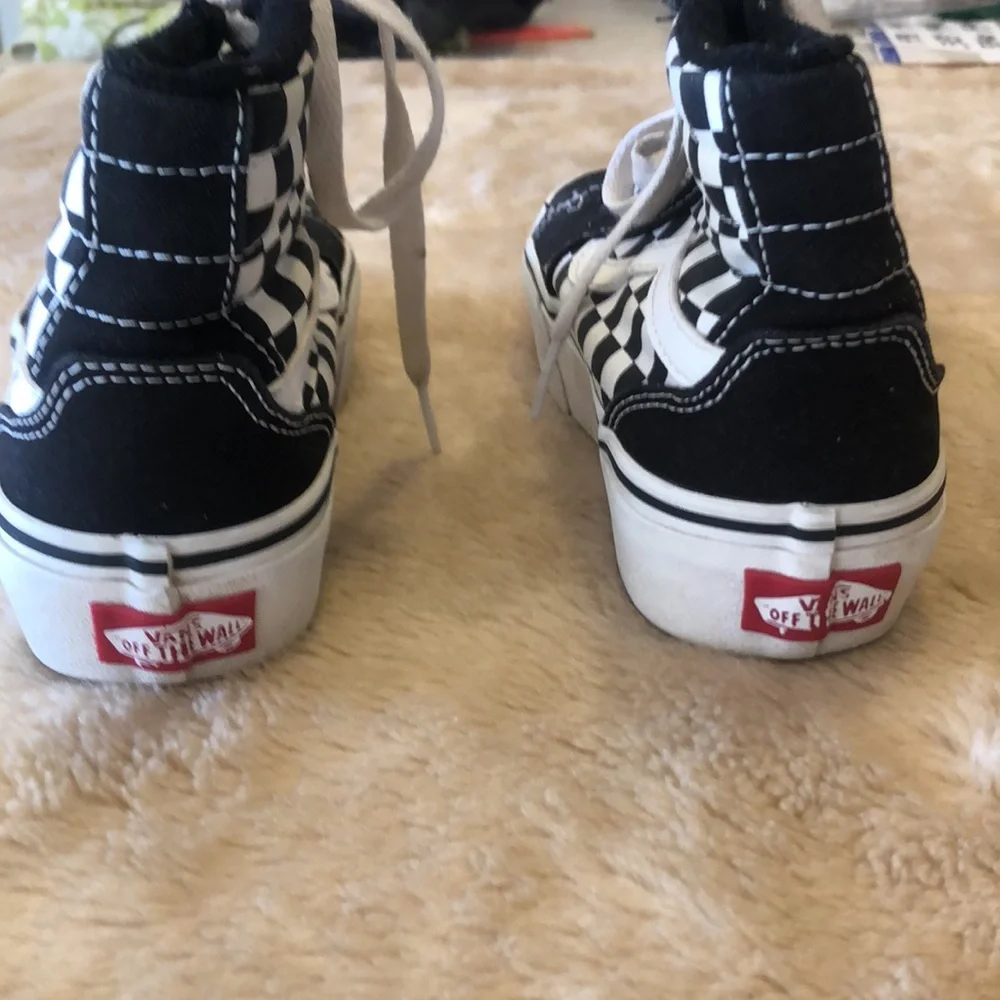 Vans Black and White Sneakers with Bold Stripes. 3331 - Picture 4 of 8